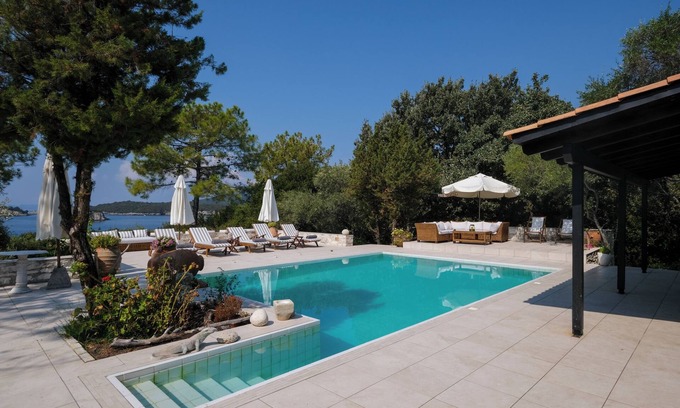 Sivota Villa | Villa Veneziana in Syvota: Oceanfront Pool & Pet Friendly