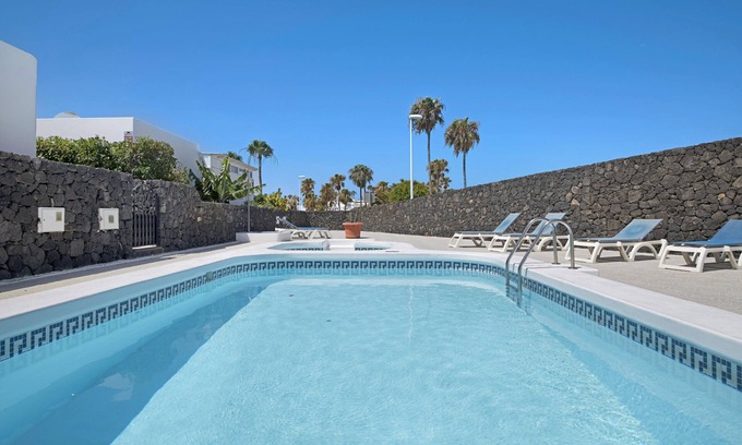 Los Pocillos Villa | Villa "Ventolera" - Pool, Garden & Fast Wi-Fi Oasis
