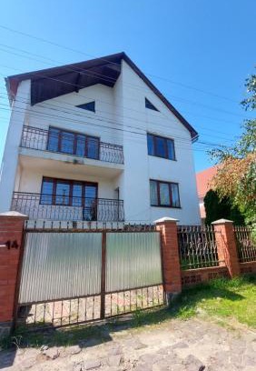 Svalyava House | Villa Verde Зелена вілла
