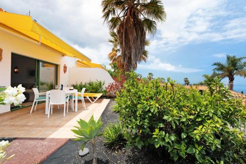 El Paso House | Villa Verde Superior A: Family-Friendly with Pool Access