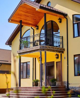 Qusar Villa | Elegant Villa Vermont Qusar: Pet-Friendly and Family Welcoming