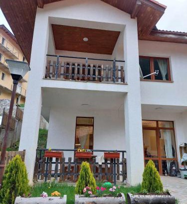 Stoykite House | Family-Friendly Villa Victoria: Perfect for Pet Lovers