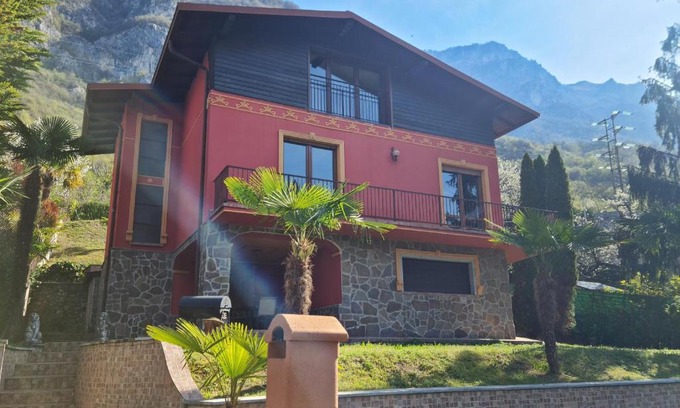 Lierna Apartment | Villa Victoria: Oceanfront Haven with Pool & Child-Friendly Fun