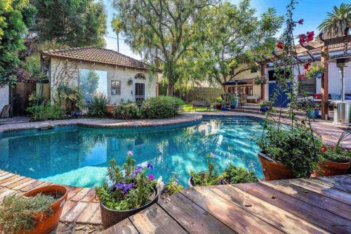 Mid City House | Villa Victoria