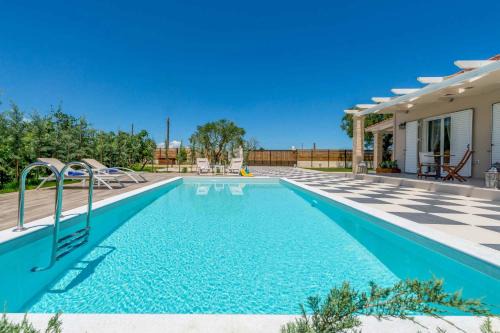 Gaitanion Villa | Welcome to Villa Vigneto: Family-Friendly with a Pool