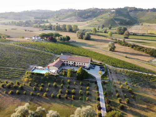San Marzano Oliveto Bed & Breakfast | Villa Vigneto: Oceanfront Retreat with Family-Friendly Amenities