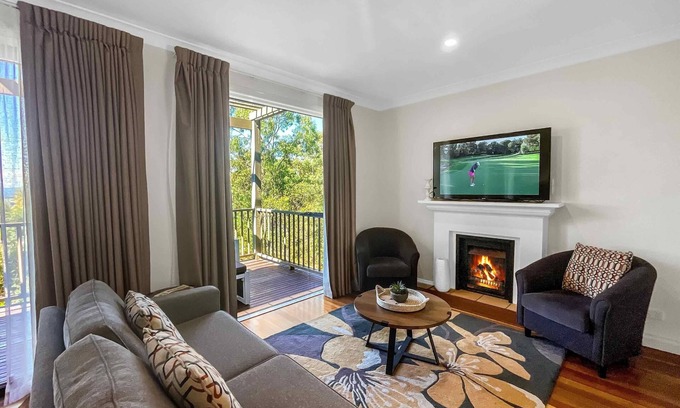 Pokolbin Villa | Villa Vilana - 2-Storey Villa at Cypress Lakes Resort
