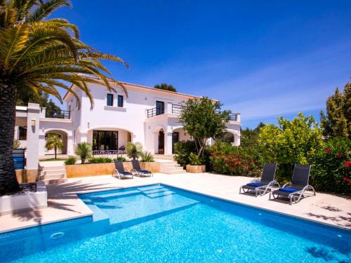 Lluca Villa | Discover Villa Almandrina: 4-Star Stay with Pool & Child-Friendly Amenities