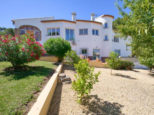 El Tosalet Villa | Villa Brumble: Top-Rated Stay with Pool & Family Amenities