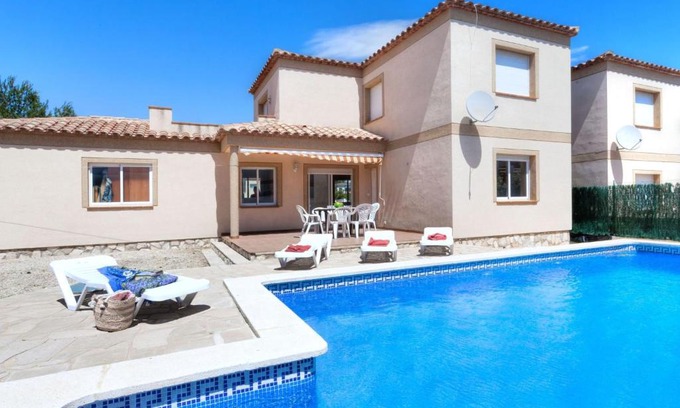 Les Tres Cales Villa | Pet-Friendly Villa Mimosa I with Pool & Family Amenities