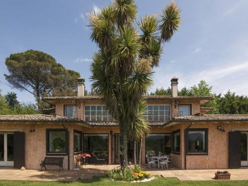 Genazzano Villa | Relaxing Villa Villa Oriental with Pool & Hot Tub Amenities