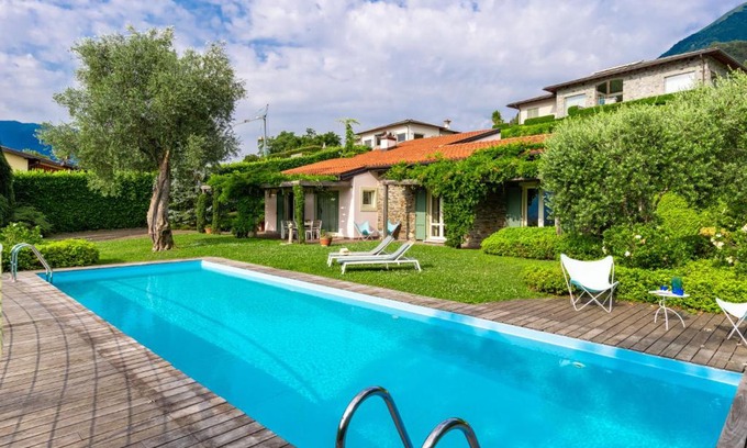 Cadenabbia Villa | Unforgettable Villa Ulivo: Top-Rated & Pet Friendly Retreat