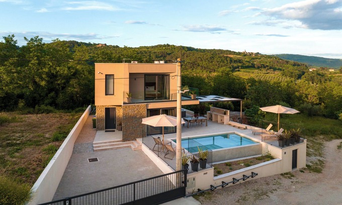 Krasica Villa | Relaxing Villa with Pool and Jacuzzi Surrounded by Nature