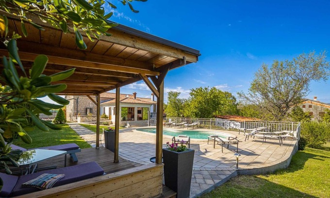Nedescina Villa | Villa Vinci: Relax by the Pool with Family-Friendly Amenities