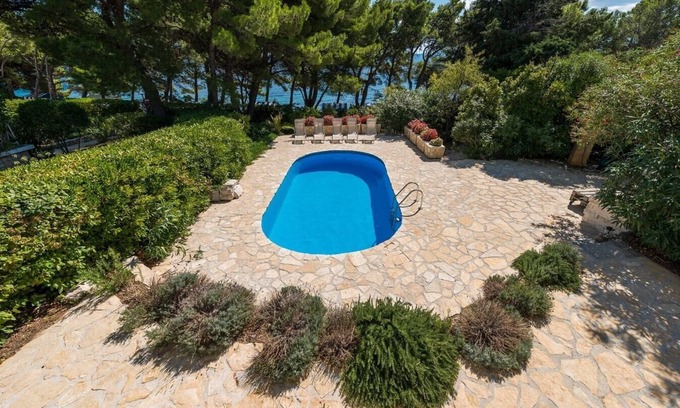 Cove Basina (Jelsa) Villa | Idyllic Beachfront Villa with Pool on Brac Island