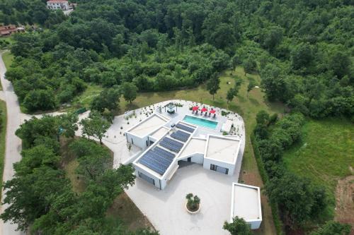 Rezanci Villa | Villa Vines: Modern Luxury with Oceanfront Pool Access