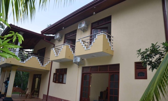 Nalagasdeniya House | Inviting Villa Vinses in Hikkaduwa with Breakfast Included