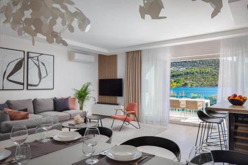 Vinisce Villa | Villa VinSun: Oceanfront Bliss with 9.8/10 Guest Ratings