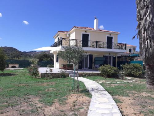 Paliki Villa | Beachfront Villa Virginia: Ocean Views & Family-Friendly Fun