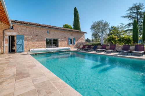 Faudoas Villa | Villa Virginie: Pet-Friendly Retreat with Pool & Hot Tub