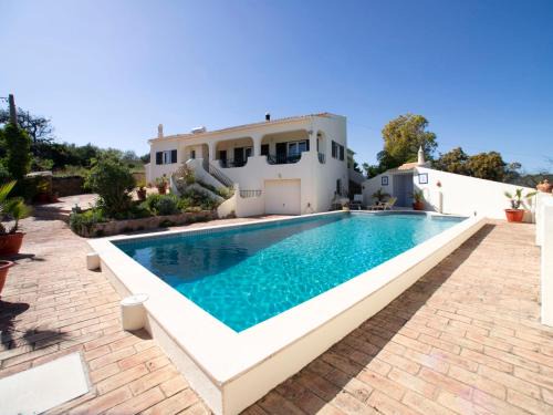 Silves Villa | Villa Vista: Family-Friendly Retreat with Pool Access