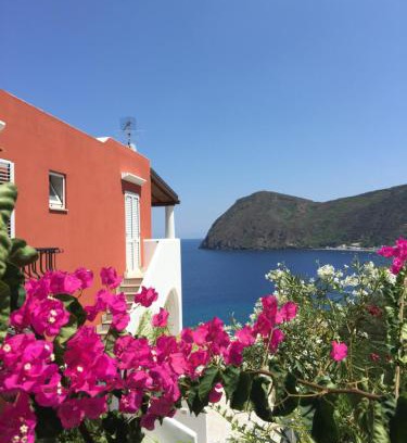 Canneto Apartment | Oceanfront Villa Vista Mare Mela - Rated 9.4/10 by Guests
