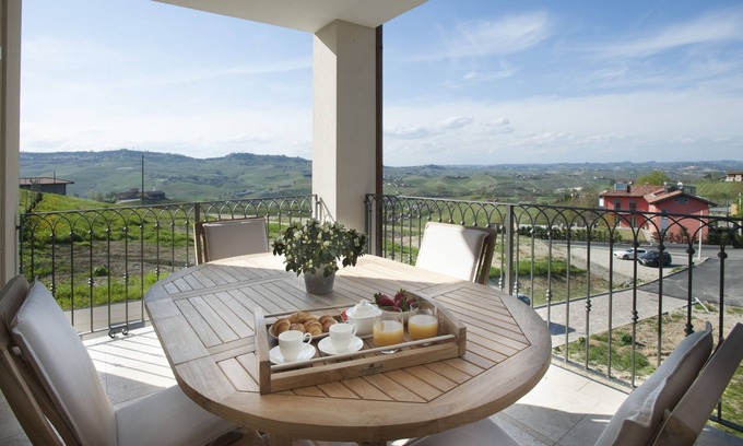 Castiglione Falletto Apartment | Villa Vitae - Elegant Apartment with Ocean View Terraces