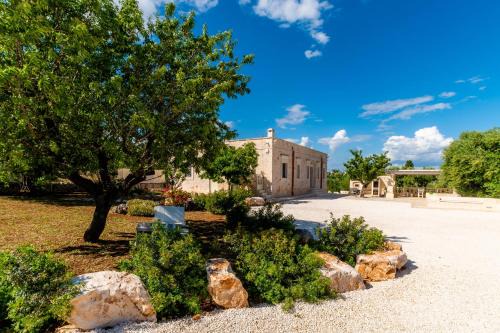Casalini Villa | Discover Villa Vittoria: Oceanfront Bliss and Pool Access