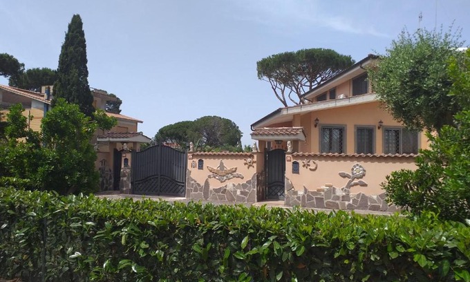 Zona XXX Castel Fusano Apartment | Villa Vittorio: Family and Pet-Friendly Retreat with High Ratings