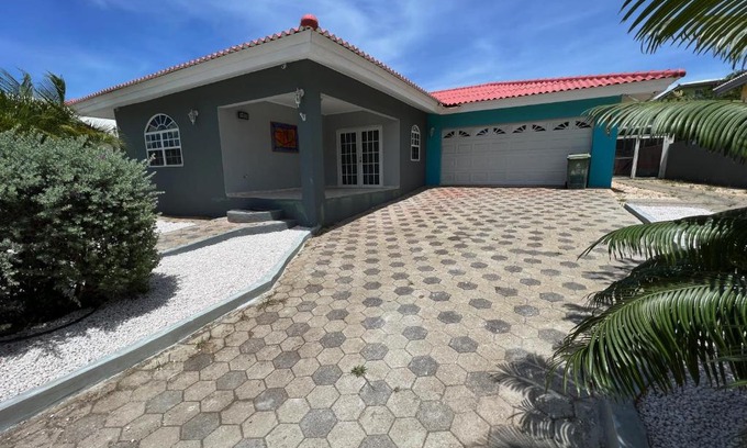 Sunset Heights Villa | Elegant Villa Vivamus Curacao: 4-Star Pool Retreat