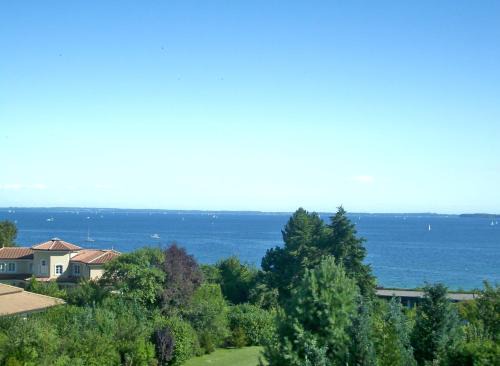 Sierksdorf Apartment | Villa Vogelsang: Poolside Retreat with Sauna & Ocean Views