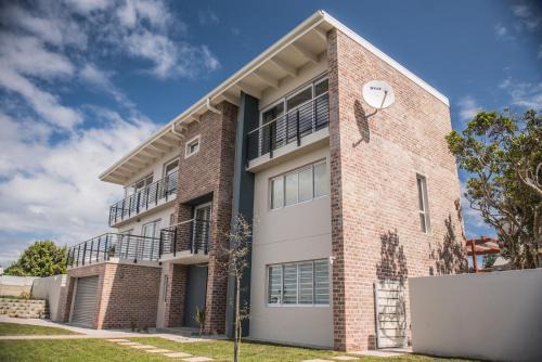 Van Dyks Bay House | Experience Villa Vue: 4-Star Oceanfront Getaway with Top Ratings