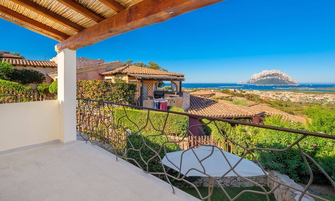 Porto San Paolo Villa | Villa with Ocean View, Private Garden & Spa Amenities