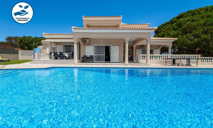 Vale Navio Villa | Villa w/heatable pool & BBQ, Albufeira