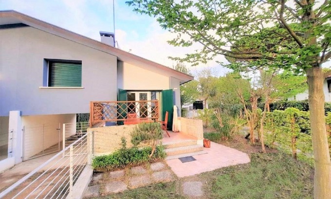 Bibione Lido dei Pini House | Villa Wanda 2: Pet Friendly Retreat with Private Beach Access