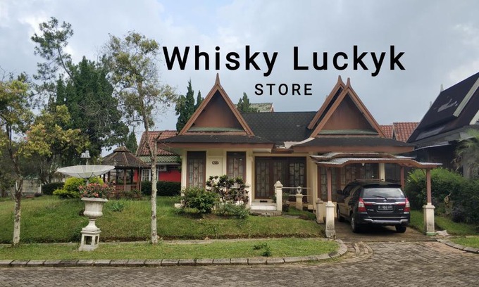 Cipanas Villa | Enjoy Family-Friendly Comfort at Villa WhiskyLucky411