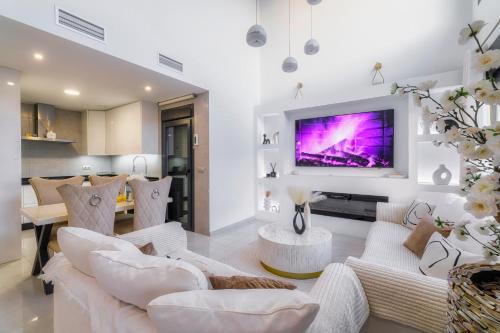 Daya Vieja Villa | Modern Villa with Pool and Private Beach Access