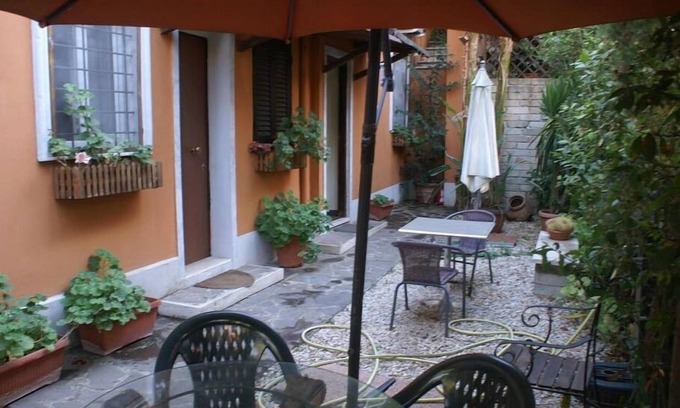 Zona LIII Tomba di Nerone House | Villa Wilson: Family-Friendly Stay with Complimentary Breakfast