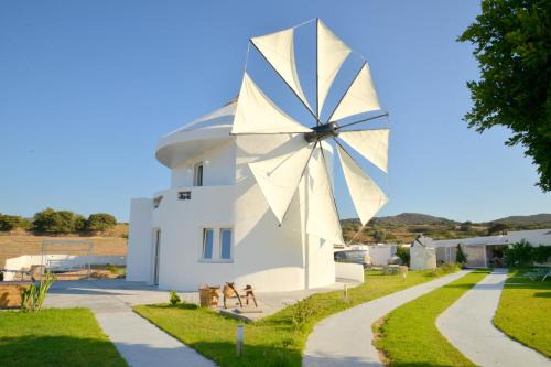 Milos House | Relax at Villa Windmill: Oceanfront Oasis with Pool & Spa