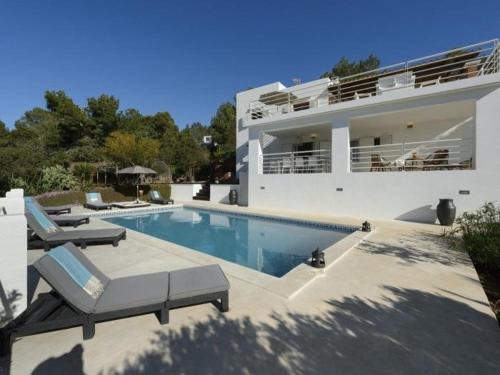 Sant Josep de sa Talaia House | Relaxing Villa with Pool and Sea Views, Pet & Child Friendly