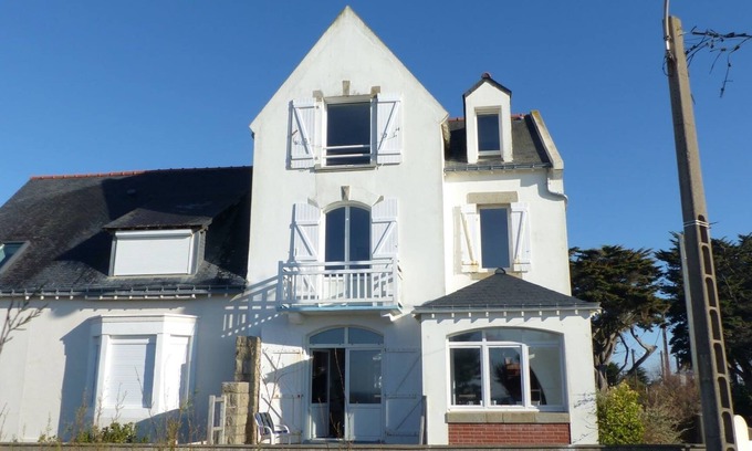 Saint-Pierre-Quiberon Ski Chalet | Villa with Breathtaking Ocean View and Spa Amenities