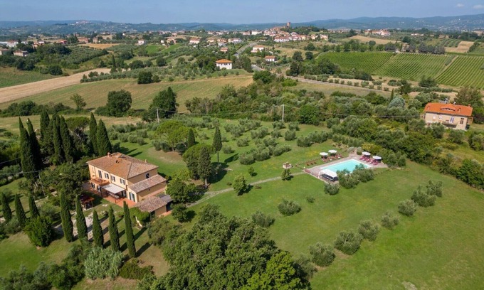 Marciano della Chiana Villa | Idyllic Villa with Pool in Tuscany - Guest Rated 9.8/10