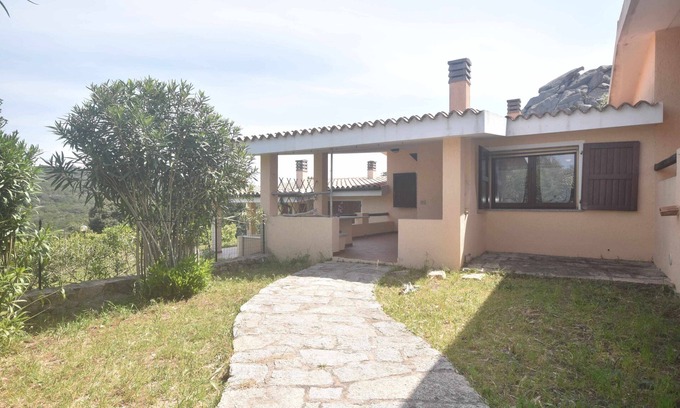 Rena Majore House | Cozy Villa with Fenced Garden, Pool & Barbecue Facilities