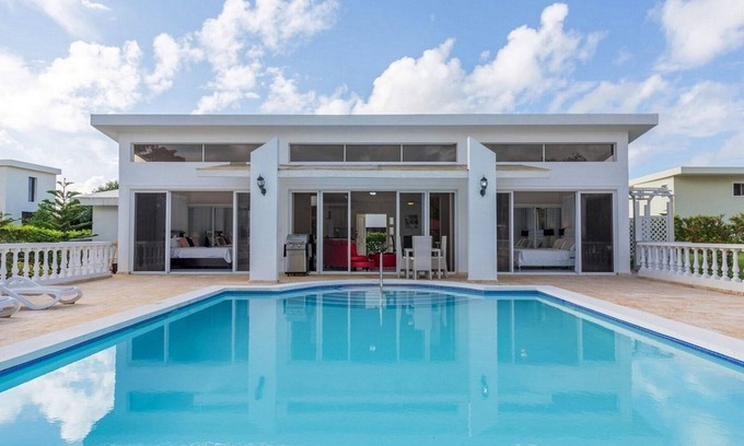 La Mulata Villa | Cozy 2-Bedroom Villa with Pool and Ocean Views