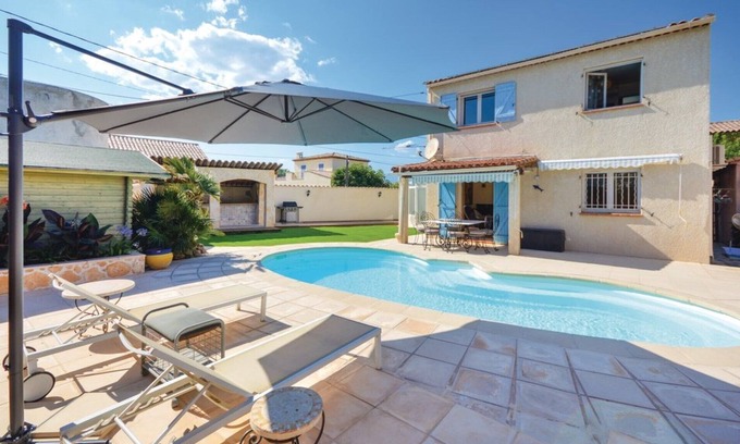 Plaine de la Brague Villa | Inviting Villa with Pool and Ocean View in Antibes