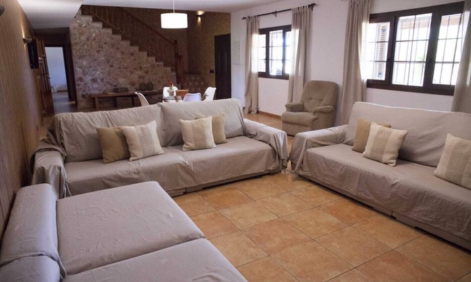 Sa Cabaneta Ski Chalet | Beautiful Villa with Pool and BBQ in Santa Eugenia