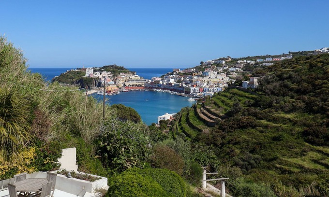 Ponza Villa | VILLA WITH BEAUTIFUL HARBOR VIEW