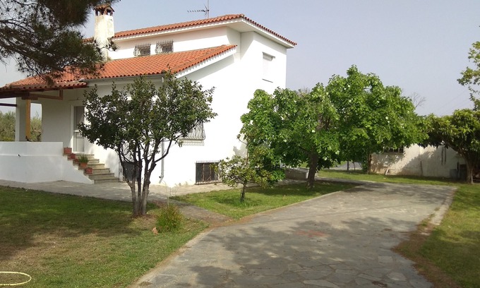 Nea Propontida Villa | Tranquil Villa with Garden, BBQ, and Ocean Views