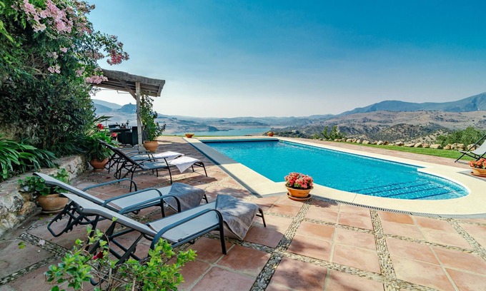 El Gastor Villa | Villa with Breathtaking Lake Zahara Views and Private Pool