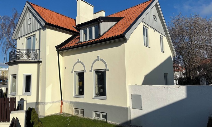 Innerstaden Villa | Villa in Fridhem Malmö - Steps from Beach, Ideal for Groups